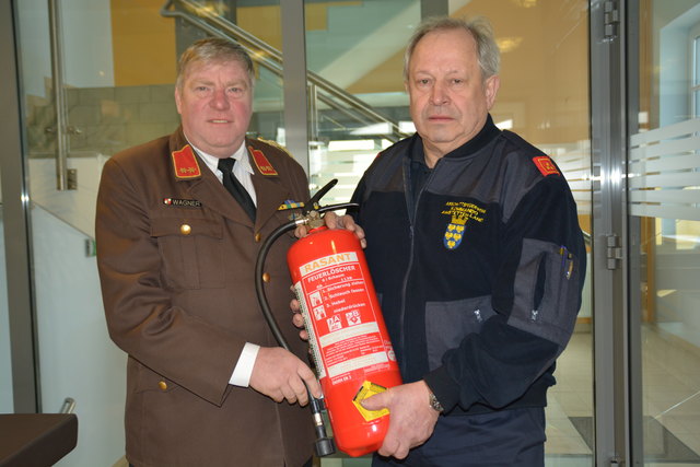 Die Kommandanten der Feuerwehren Seisenegg und Viehdorf: Alois Wagner, Rudolf Palmetzhofer.