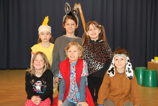 v.l.n.r. 1. R.: Sarah, Peter, Lovis 2.R.: Elena, Noreen, Alissa