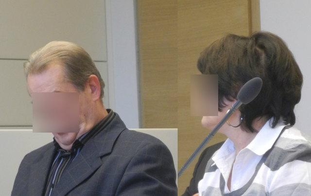 Vehement leugnende Angeklagte. Nach Urteilsverkündung ersetzten zusammengekniffene Lippen das permanente patzige Grinsen des Erstangeklagten. | Foto: mr