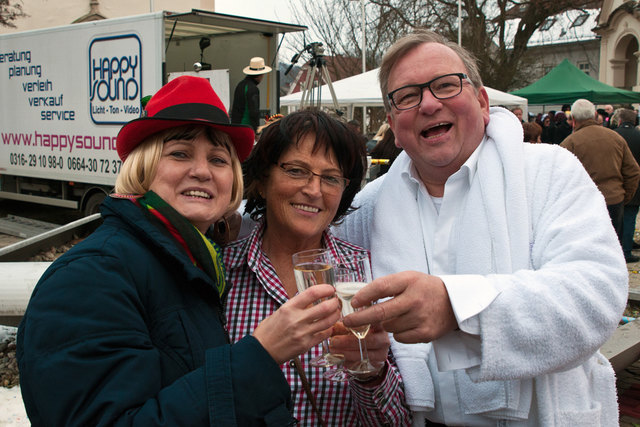 Bürgermeister KoR Karl Wratschko, OL Monika Karbasch und Regina Arnus