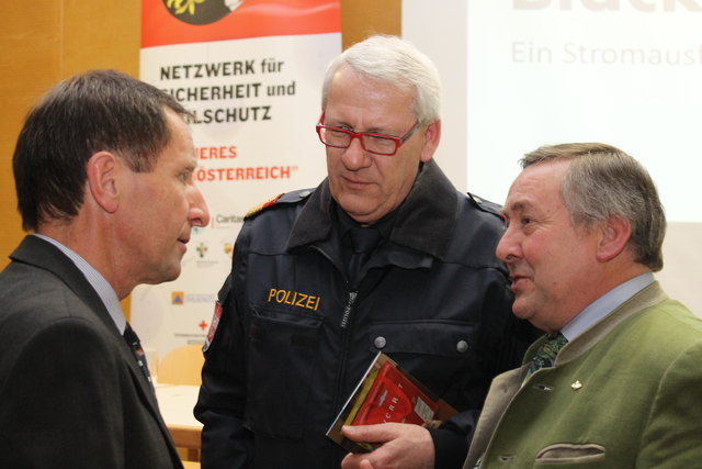 Wie sind wir alle betroffen? Josef Lindner, Polizeikommandant Martin Pumberger und Franz Weinberger im Gespräch.