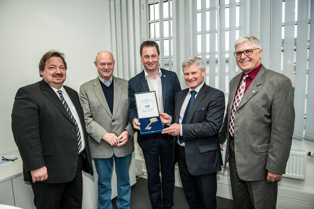 Bürgermeister Robert Aflenzer (Marktgemeinde Pucking), Vizebürgermeister Karl Pichler (Stadtgemeinde Ansfelden), Bürgermeister Helmut Templ (St. Marien, Obmann Wasserverband Großraum Ansfelden), Geschäftsführer Ferdinand Hochleitner (OÖ. Wohnbau) und Geschäftsführer des Wasserverbandes Großraum Ansfelden Bmst. Christian Baier
