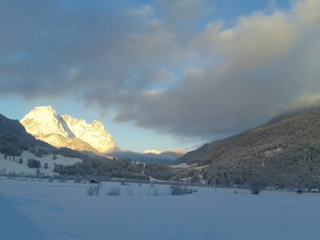 Sonnenbeleuchteter "Wilder Kaiser - mit Maukspitze" von Kirchdorf/Tirol aus gesehen