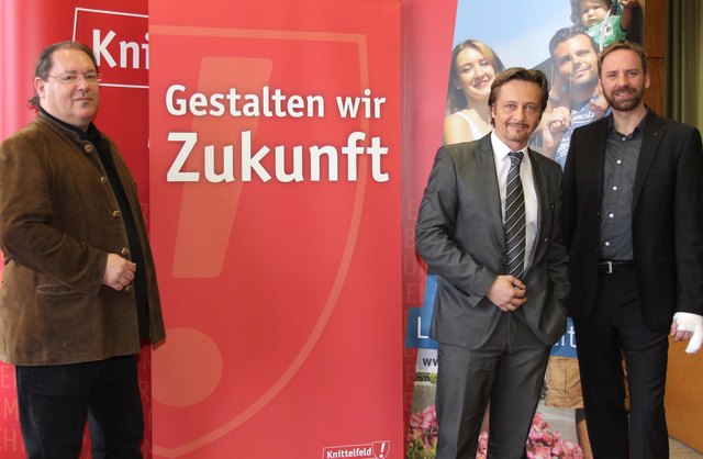 Projektleiter Anton DiBernardo mit Gerald Schmid (SPÖ) und Rene Jäger (ÖVP).