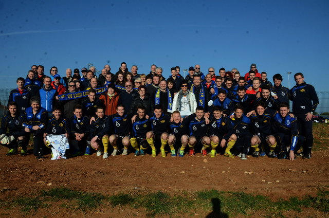 Die Geschlossenheit der Lafnitz Fans macht Trainer Waldl sehr stolz. | Foto: KK