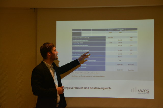 Stefan Zeiler von WRS schlüsselt die Energiedaten von Niederndorf auf.