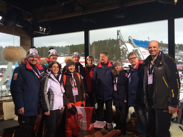 Im ORF-Studio in Falun: v.l. Robert Frießer, Karin Norz, Werner Frießer, Rosi Frießer, Markus Gapp, Martin Mausser, Alfons Schranz, Yvonne Weichhart, Markus Tschoner, Christof Norz | Foto: Privat