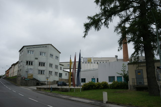 Dunkle Wolken hängen erneut bedrohlich über der Textilfirma Baumann. Mitarbeiter müssen gekündigt werden.