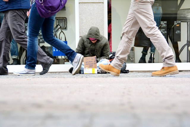 Das Schild stieß auf Beachtung: 4 Euro und 55 Cent landeten in der Schachtel. Das Geld wird gespendet. | Foto: Haugeneder