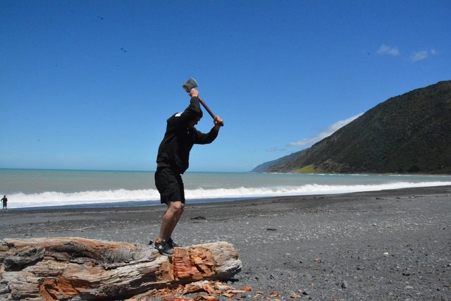 Matthias Hinterreither beim Training am Strand in Neuseeland. | Foto: Privat