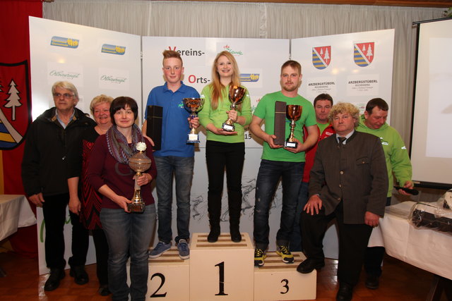 Die Orts- und Vereinsmeister 2015 (v.l: Bgm. Reinhold Haslinger, Brigitte Huber, Elisabeth Mitterwachauer i.V. f. Marlene Schwarzlmüller, Marco Walter, Melanie Woletz, Thomas Schimpelsberger, Walter Garstenauer, Vizebgm. Michael Schwarzlmüller, Gerold Musenbichler) | Foto: Thomas Nussbaumer