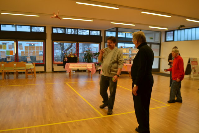 Mit dem Wurf scheint Adolf Podlesak nicht ganz zufrieden zu sein.