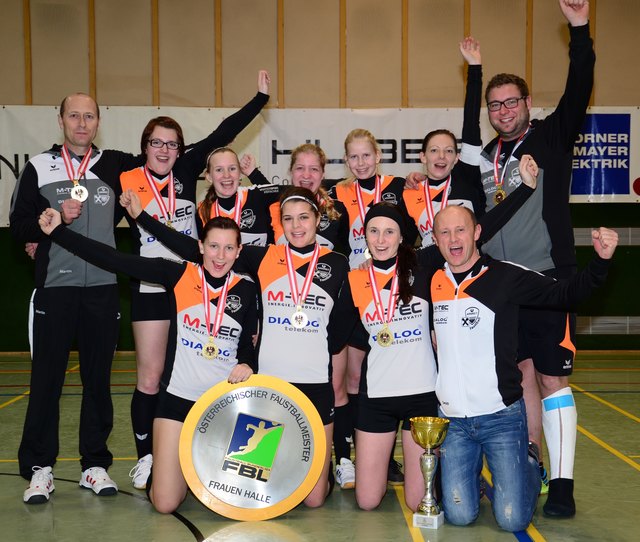 Große Freude bei den Arnreiter Mädels: Sie holten sich den Titel. | Foto: Foto: Manfred Lindorfer