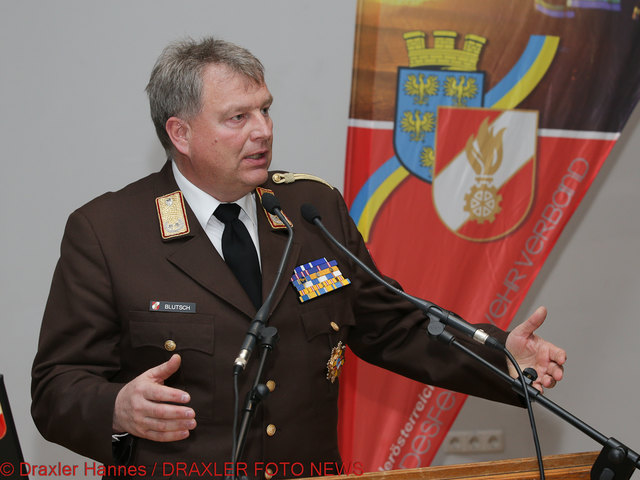 Bezirksfeuerwehrkommandant Armin Blutsch bei seiner Ansprache beim Magnetsaal in Böhlerwerk. | Foto: Hannes Draxler