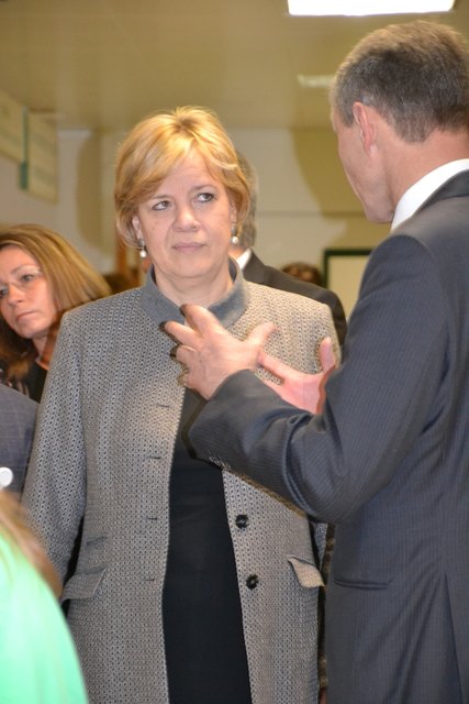 Pflegedirektor Robert Eberl im Gespräch mit Landesrätin Barbara Schwarz.