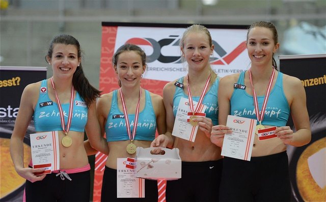 Julia Schwarzinger (2. von links) mit Teamkolleginnen der Zehnkampf Union Linz | Foto: Privat