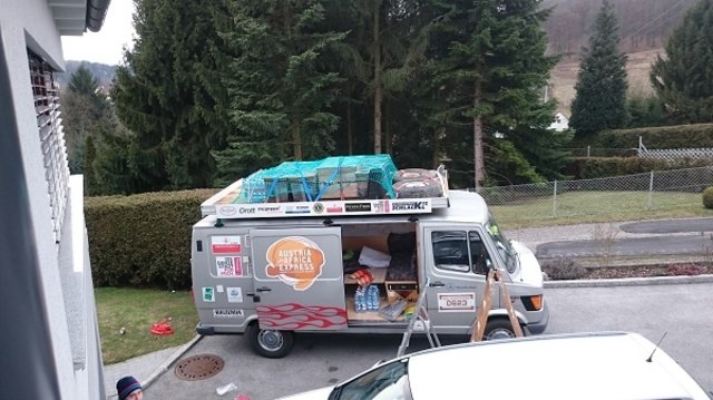 LINZ - beladener Transporter bereit zur Abfahrt