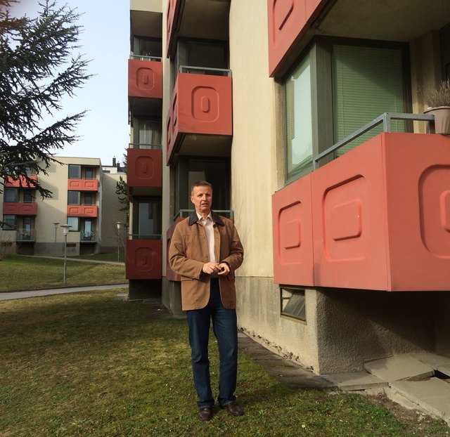 "Die kleinen Wohnungen würden sich perfekt für junge Menschen eignen", ist FP-Gemeinderat Günter Kasal überzeugt. | Foto: FP Hietzing