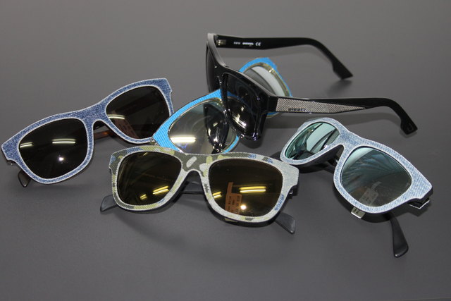 Jeansstoff am gesamten Rahmen oder als Einsatz von hell bis dunkel, mit oder ohne verspiegelte Gläser.