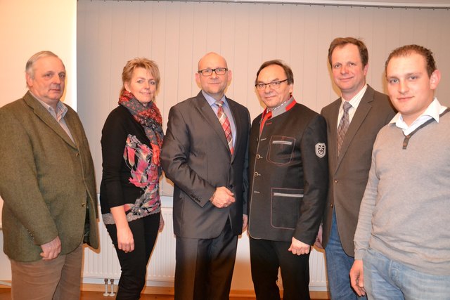 Bürgermeister Roland Datler, Vize Rainer Winkelbauer und die GFGR Hedwig Dietrich, Herbert Kases, Florian Dangl und Erich Wais.