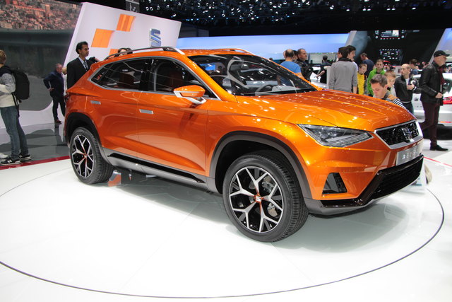 Seat 20V20: Seat liebäugelt mit einem neuen Flaggschiff und will gleichzeitig mitreiten auf der SUV-Welle. Die Studie 20V20 ist Vision für ein künftiges Top-Modell zum Ende des Jahrzehnts und Vorboten für den ersten Geländewagen der Marke im nächsten Jahr.
Der Allradler misst 4,66 Meter und bietet bei 2,79 Metern Radstand Platz für vier Passagiere und bis zu 600 Liter Gepäck. … | Foto: Karl Künstner
