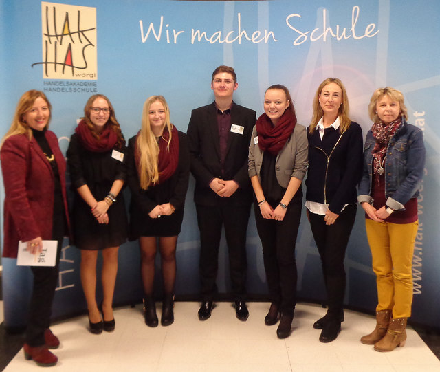 Freut sich über die hervorragenden Leistungen: Frau Dir. Mag. Sigrid Steiner mit den Projektant/innen Laura Priewasser, Vanessa Hotter, Markus Widschwenter, Lisa Maria Noggler , Projektbetreuerin MMag. Christine Höck-Richter und Dipl.-Päd. Maria Elger (v.l.) | Foto: BHAK/BHAS Wörgl