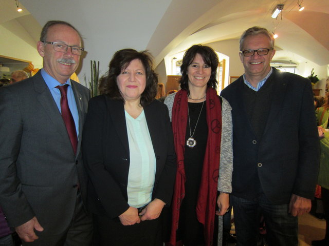 Bürgermeister Gerald Hackl, Karoline Grüner, Veronika Kunze und Ringschuh-Geschäftsführer Wilfried Harml (v. l.). | Foto: BRS