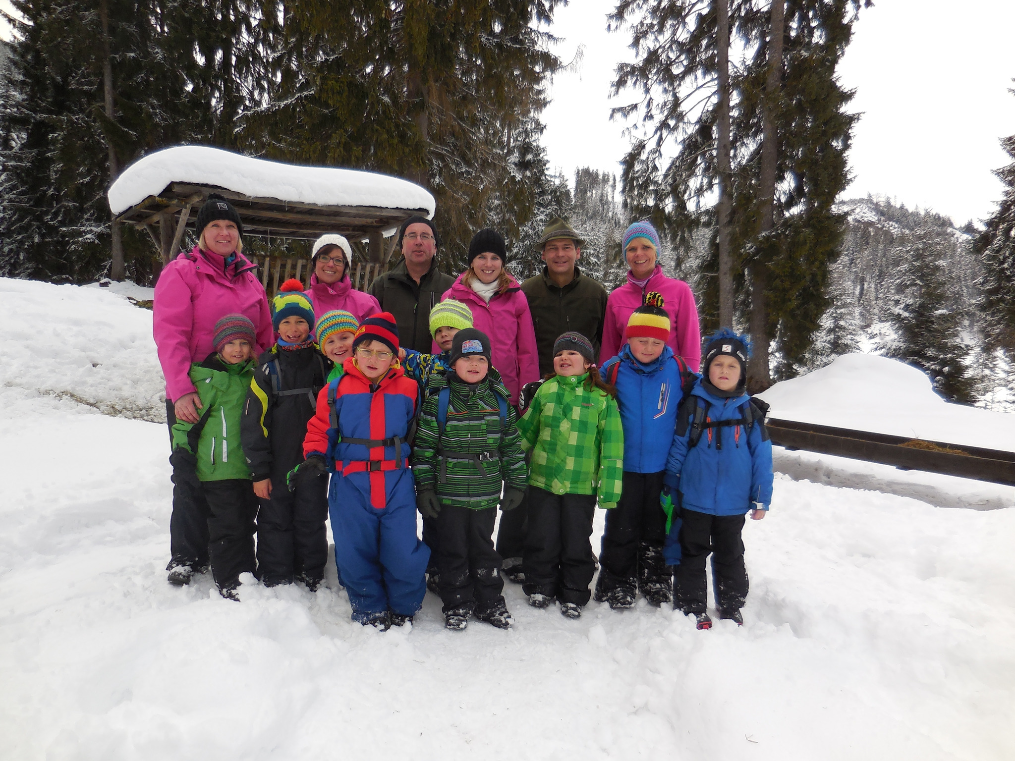Kindergarten Mühl bei der Wildtierfütterung - Reutte