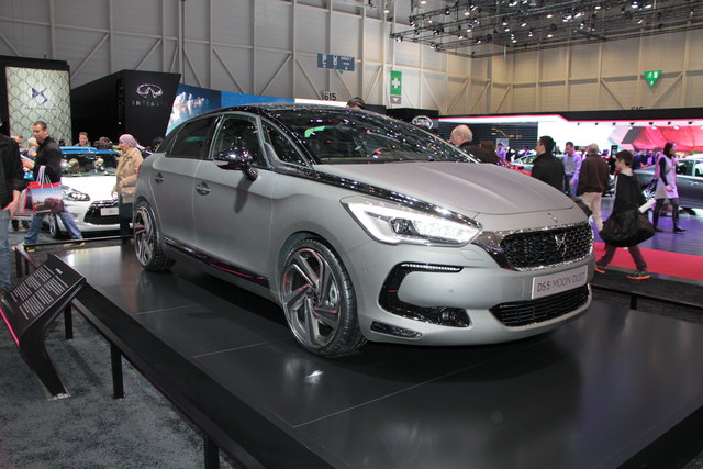 Citroen DS5: Citroën hat das Topmodell seiner Marke DS gründlich überarbeitet. Der DS 5 hat eine neugestaltete Front mit sechseckigem Kühlergrill bekommen. Er soll auch an anderen DS-Modellen zum Einsatz kommen.
Alle Motoren erfüllen künftig die Euro-6-Norm, das Leistungsspektrum reicht von 88 kW/120 PS bis 154 kW/210 PS. Wobei die Topmotorisierung erst Ende des Jahres verfügbar sein wird, Marktstart für alle anderen Motoren ist im Juni. | Foto: Karl Künstner