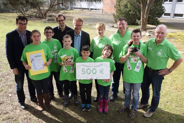 Finale des Schulgartenwettbewerbs 2014 mit LR Rudi Anschober: Kinder und Pädagogen der Nachmittagsbetreuung Perg | Foto: Land OÖ/Dedl
