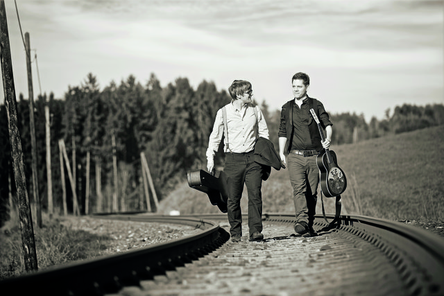 Railroad Ride heißt die erste gemeinsame CD von Sigi Mittermayr und Georg Höfler (v. l.). | Foto: Mathias Märzinger
