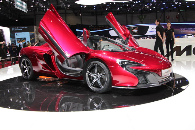 McLaren 650 S: McLaren erweitert seine Modellfamilie „Super Series“ nach oben. Über dem Supersportwagen 650S als Coupé und Spider rangiert künftig der 675LT. Die Modellbezeichnung setzt sich aus der PS-Zahl und dem Kürzel für „Long Tail“ zusammen – ein Hinweis auf das zugunsten der Aerodynamik verlängerte Heck des Coupés. | Foto: Karl Künstner