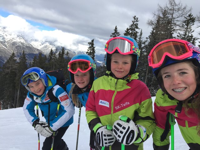 Maximilian, Katrin, Teresa und Christina bei der Tiroler Schülermeisterschaft 2015
