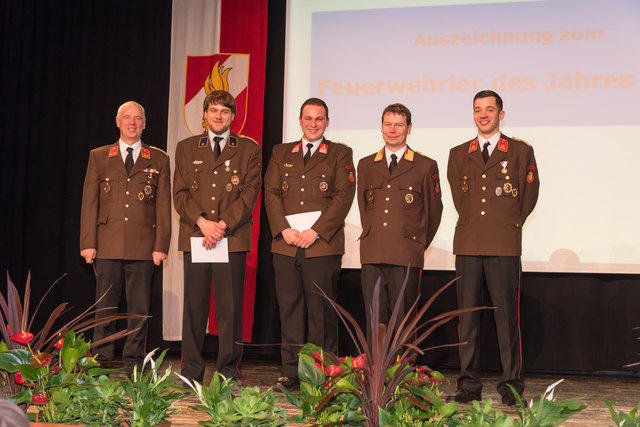 Feuerwehrler des Jahres: Winfried Santner (2. KDT-Stv.), Michael Lindner, Richard Rossmaier, Klaus Litzlbauer (KDT) und Marco Ofenmacher (1. KDT-Stv.)