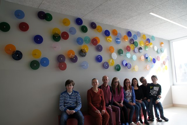 Die Smarties bringen bunte Abwechslung in die Pausenhalle der Kompetzenztagesschule.