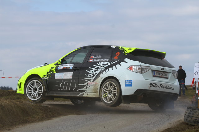 Christian Mrlik feiert bei der Schneerosen-Rallye vor zahlreichen Fans und bei „Kaiserwetter“ seinen zweiten Gesamtsieg. | Foto: Daniel Fessl