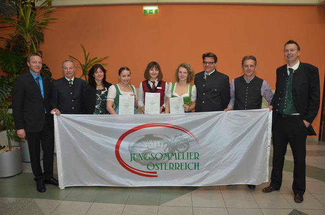 Viktoria Engelhardt (4. v. l.) erreichte bei der Prüfung 199 von 200 Punkten. | Foto: Markus Kainzner