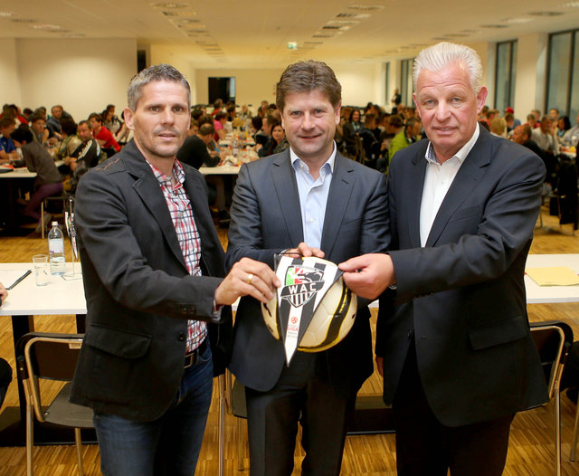 WAC-Power. Wolfsberg-Coach Didi Kühbauer, Präsi Dietmar Riegler & AKA-Boss Reinke Tellian | Foto: KUESS