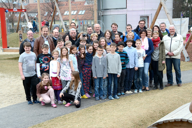 Die Kinder der 4a der Volksschule Weiz bekamen Besuch einer slowenischen Delegation.