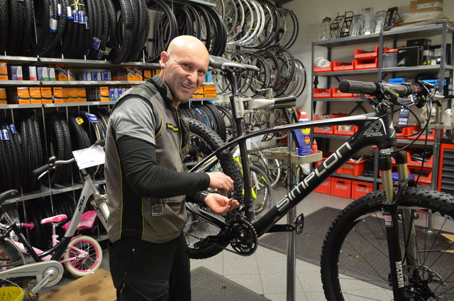 Thorsten Schöffmann unterzieht dieses Rad einem Frühjahrsscheck
