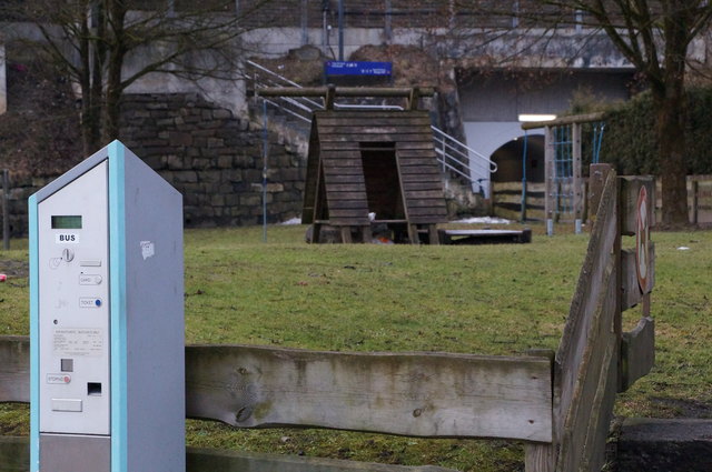 Schon länger ein Thema: Die Parkplatzautomaten und der veraltete Spielplatz in Rattenberg.