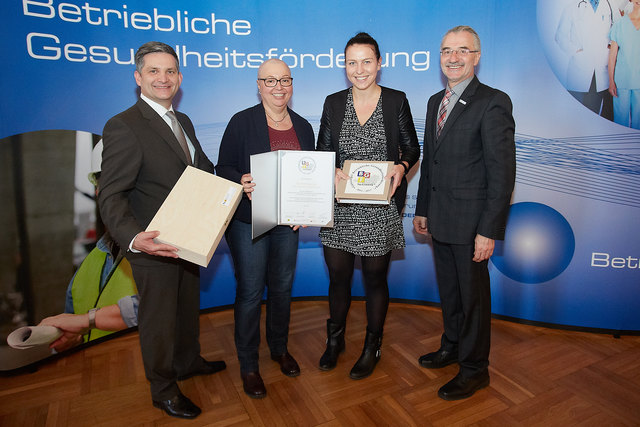 Bildtext V&C Kathodischer Korrosionsschutz GmbH: Gesundheitslandesrat Ing. Maurice Androsch, Gesundheitsministerin Dr. Sabine Oberhauser, Victoria Forster, NÖGKK-Obmann-Stv. KR Michael Pap (v.l.n.r.) | Foto: APA/Preiss