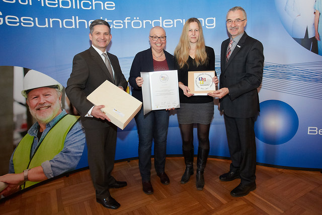 Bildtext ZuklinBus GmbH: Gesundheitslandesrat Ing. Maurice Androsch, Gesundheitsministerin Dr. Sabine Oberhauser, DI Sabine Zuklin, NÖGKK-Obmann-Stv. KR Michael Pap (v.l.n.r.) | Foto: APA/Preiss