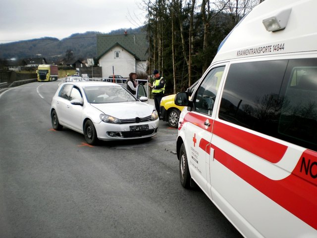 Eine Fahrzeugbergung entwickelt sich zu einem dramatischen Rettungseinsatz, | Foto: FF