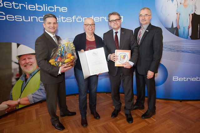 Bildtext Toperczer Ges.m.b.H.: Gesundheitslandesrat Ing. Maurice Androsch, Gesundheitsministerin Dr. Sabine Oberhauser, Ing. Günter Zapletal, NÖGKK-Obmann-Stv. KR Michael Pap (v.l.n.r.) | Foto: APA/Preiss