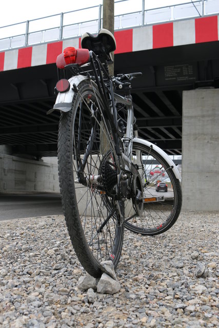 Geröll nach Sanierung - http://www.meinbezirk.at/wien-22-donaustadt/chronik/der-steinige-weg-1220-wien-breitenleerstrasse-d1278269.html