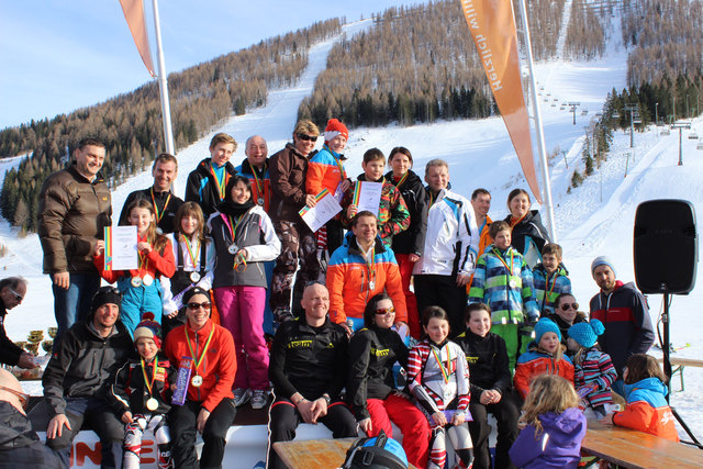 Voller Eifer gingen auch schon die Kleinsten im Bambini-Wettbewerb an den Start. Bgm. Manfred Baumberger, GR Walter und StR. Christian Partoll (v.l.) gratulierten ganz herzlich. | Foto: Stadtgemeinde Ansfelden