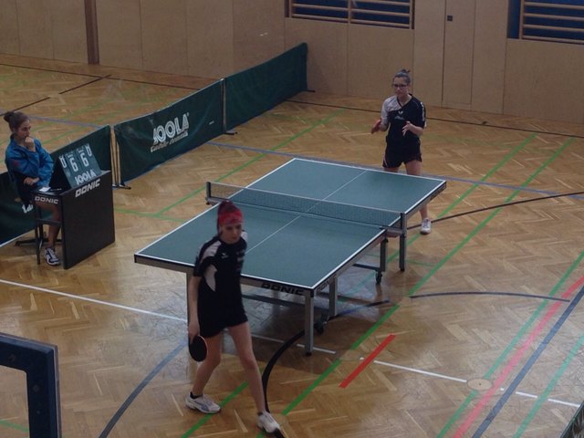 Im Hintergrund Patrizia Siller Spg AustriAlpin Fulpmes | Foto: Maria Mair