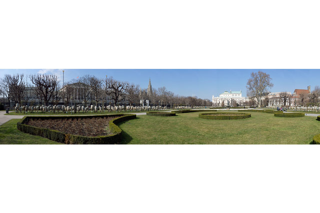 Parlament, Rathaus, Burgtheater und ganz rechts die Minoritenkirche