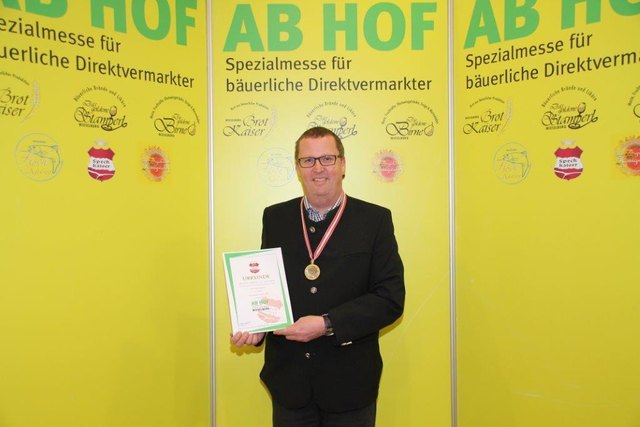 Wilfried Teufelberger holte sich in Wieselburg die Goldmedaille für seinen Speck ab. | Foto: privat